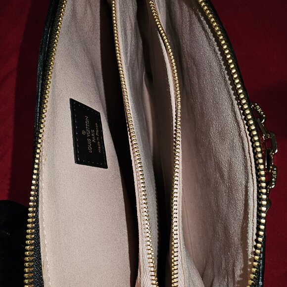 Louis Vuitton Coussin Bag Embossed Lambskin PM - Picture 16 of 16